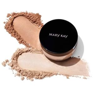 Mary Kay Silky Setting Powder in Light Beige.